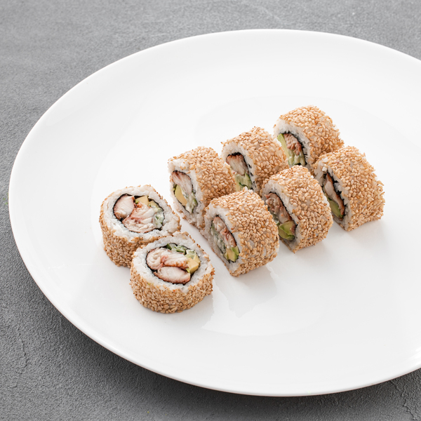 California roll with eel in sesame