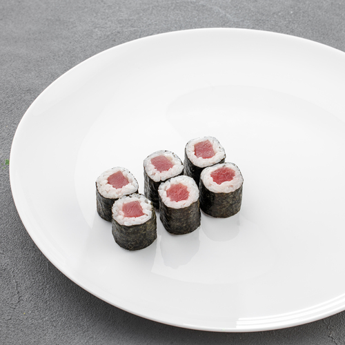 Hosomaki roll with tuna