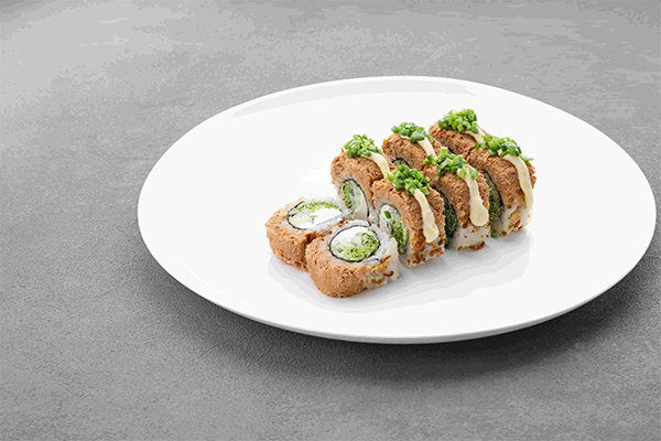 Roll with tuna and cucumber